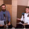 (1996 cca)_Petr Raus a Katka Hodecová při natáčení v provizorním studiu na Lesné (cca 1996)